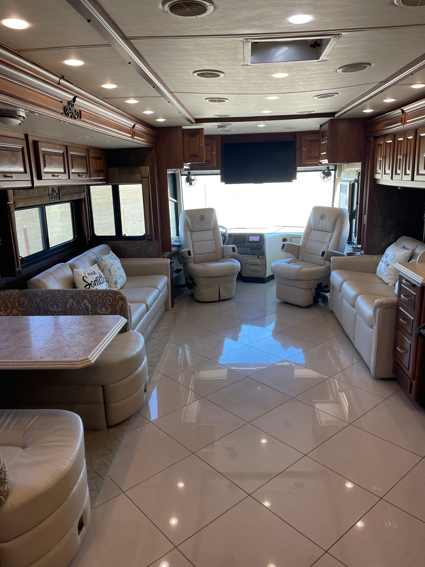 Luxury RV Rental for F1 at COTA | 40' Tiffin Phaeton Motorhome | Austin ...